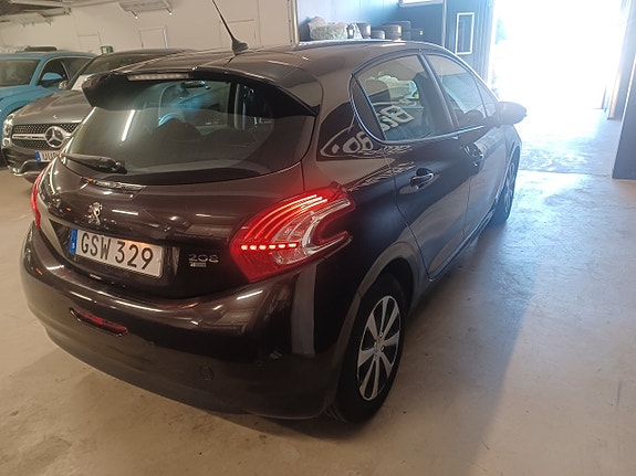 Peugeot 208 6 of 17