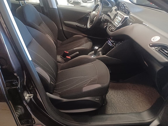 Peugeot 208 8 of 17