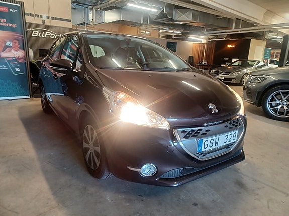 Peugeot 208 4 of 17