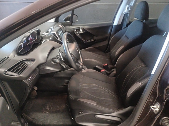 Peugeot 208 12 of 17