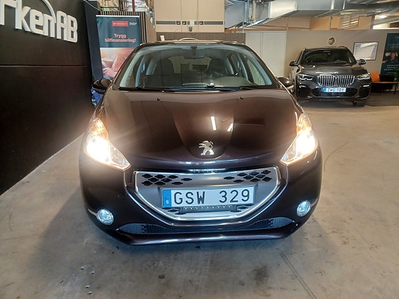Peugeot 208 3 of 17