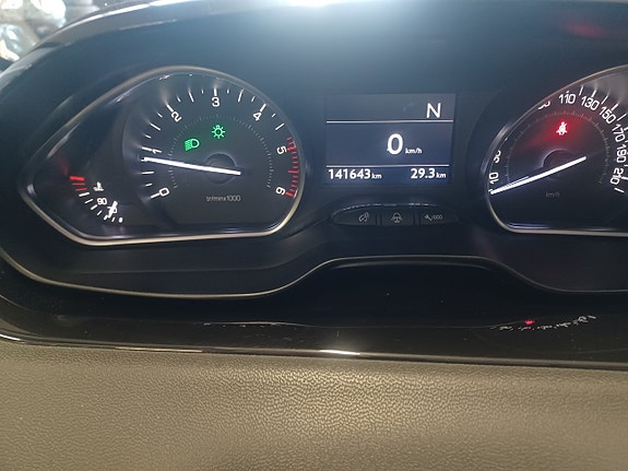 Peugeot 208 15 of 17