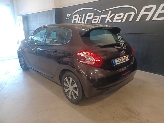 Peugeot 208 5 of 17