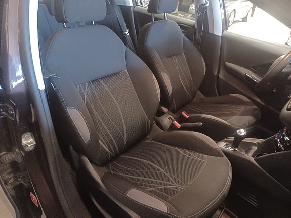 Peugeot 208 9 of 17