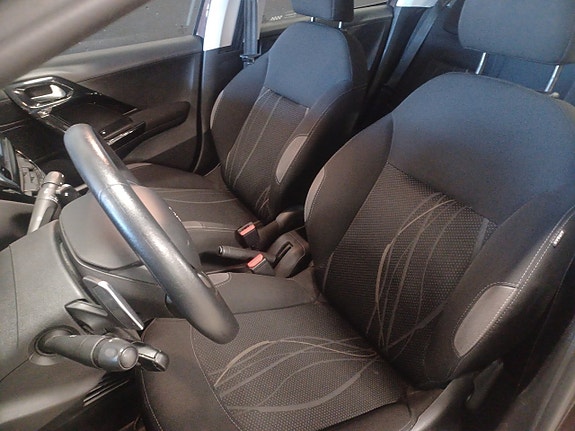 Peugeot 208 13 of 17