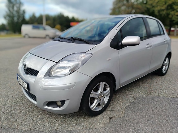 Toyota Yaris 9 of 24