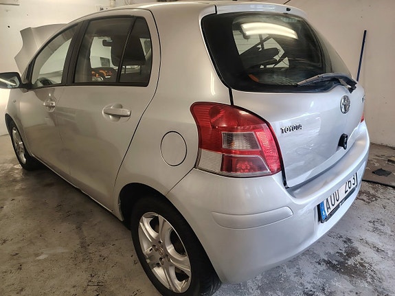 Toyota Yaris 15 of 24