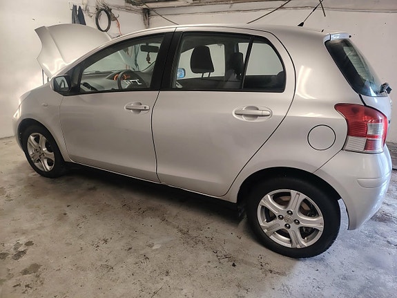 Toyota Yaris 6 of 24