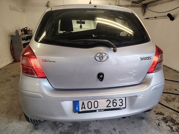 Toyota Yaris 5 of 24