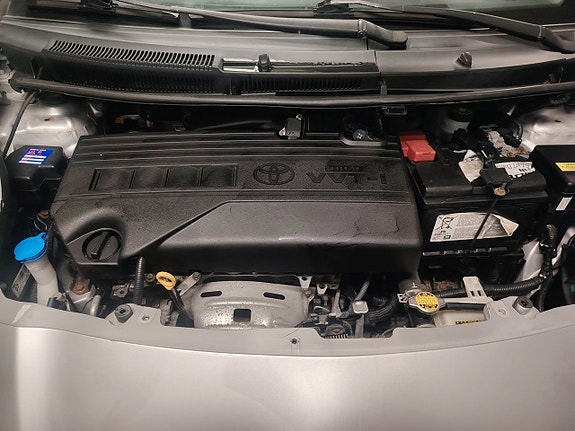 Toyota Yaris 21 of 24