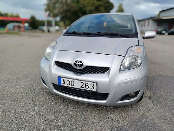 Toyota Yaris 11 of 24