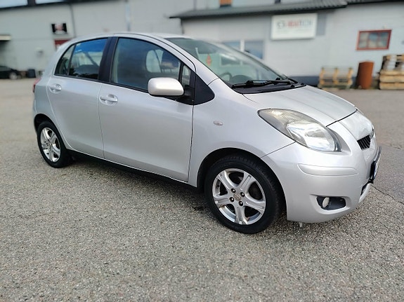 Toyota Yaris 10 of 24