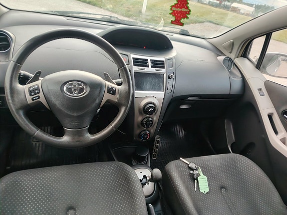 Toyota Yaris 18 of 24