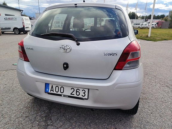 Toyota Yaris 23 of 24