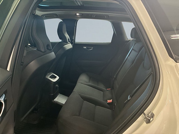 Volvo XC60 13 of 18