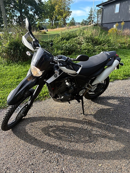 Yamaha XT660R 7 of 9
