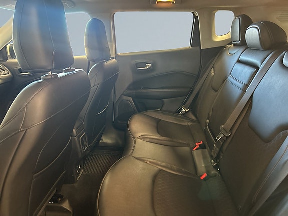 Jeep Compass 13 of 18