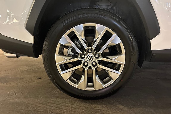 Toyota RAV4 15 of 28