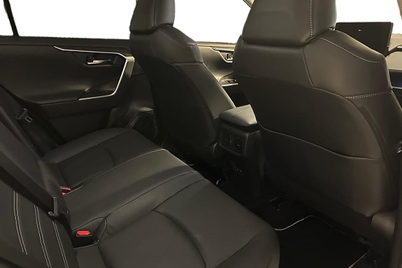 Toyota RAV4 7 of 28