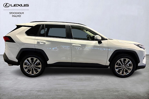 Toyota RAV4 16 of 28
