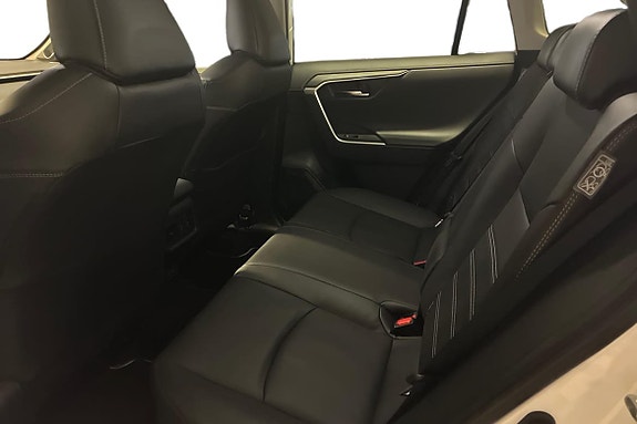 Toyota RAV4 11 of 28