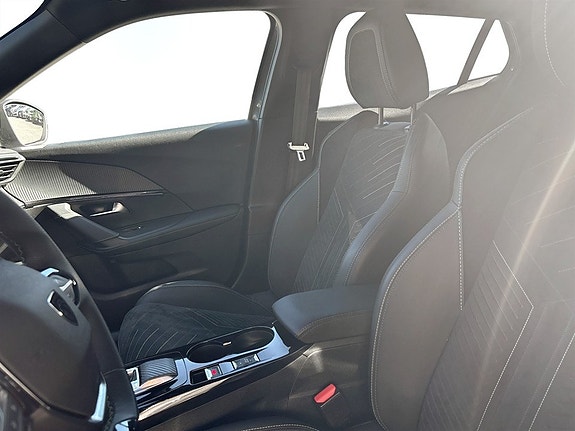 Peugeot 2008 4 of 17