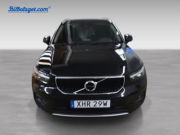 Volvo XC40 2 of 9