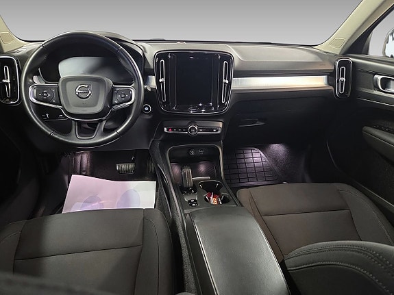 Volvo XC40 8 of 9