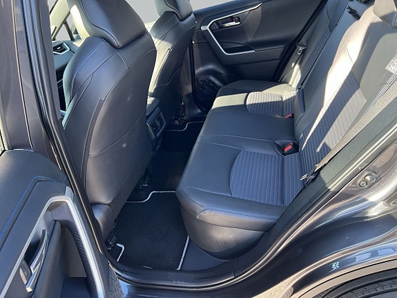Toyota RAV4 7 of 10