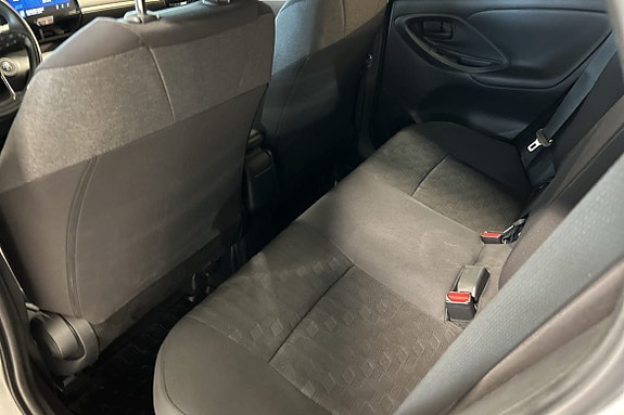 Toyota Yaris 8 of 11