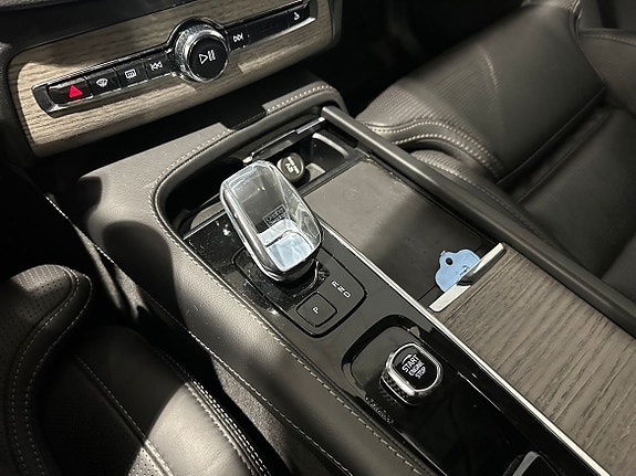 Volvo XC90 25 of 26
