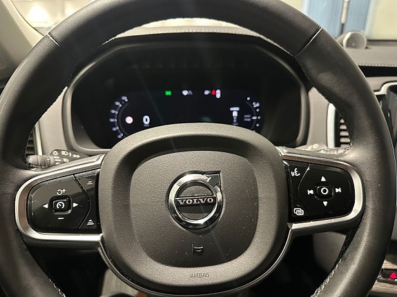 Volvo XC90 24 of 26