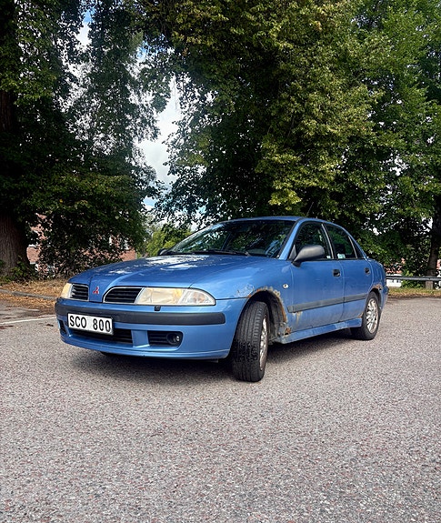 Mitsubishi Carisma 2 of 5