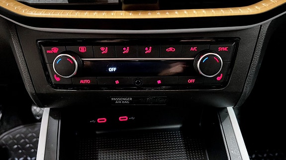 Seat Arona 17 of 21