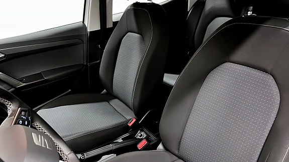 Seat Arona 8 of 21