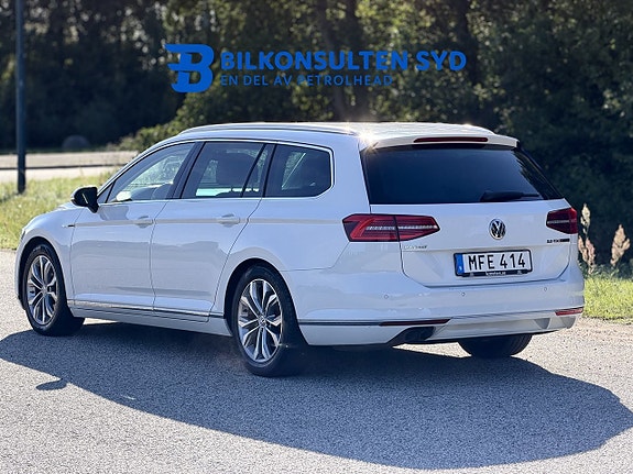 Volkswagen Passat 14 of 16
