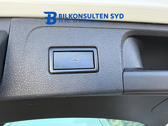 Volkswagen Passat 12 of 16