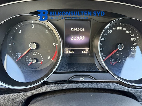 Volkswagen Passat 10 of 16