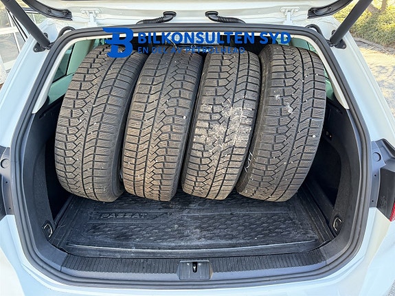 Volkswagen Passat 13 of 16