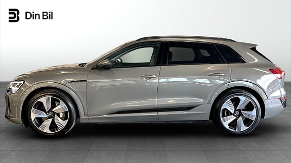 Audi Q8 2 of 24