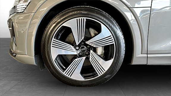 Audi Q8 6 of 24