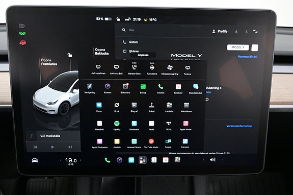 Tesla Model Y 22 of 27