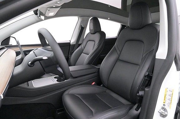 Tesla Model Y 9 of 27