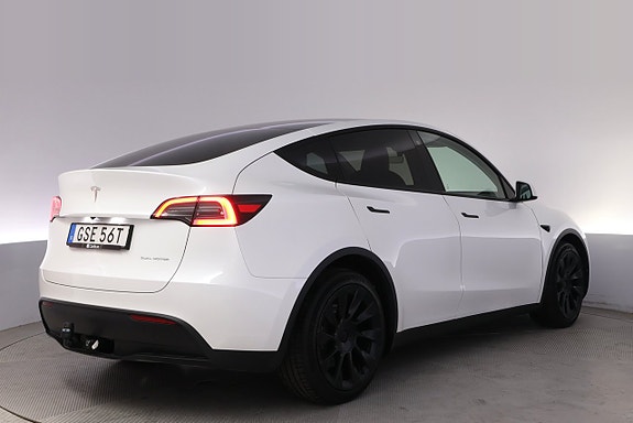 Tesla Model Y 5 of 27