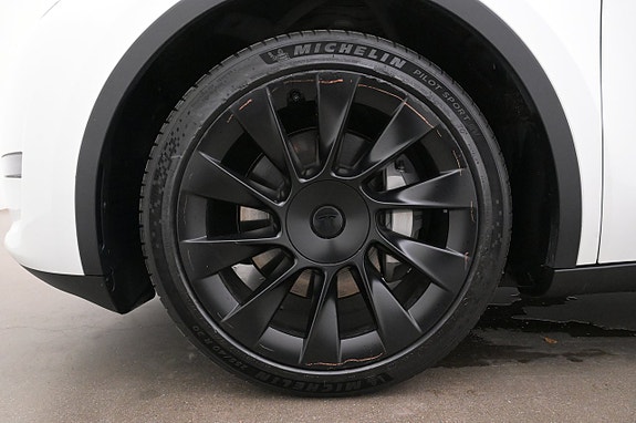 Tesla Model Y 27 of 27