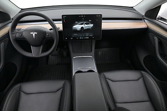 Tesla Model Y 6 of 27