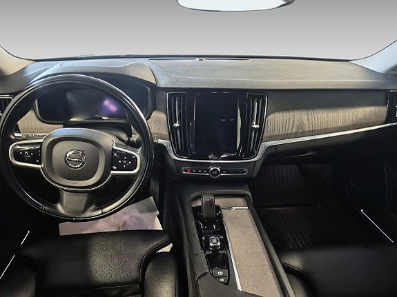 Volvo V90 Cross Country 9 of 11