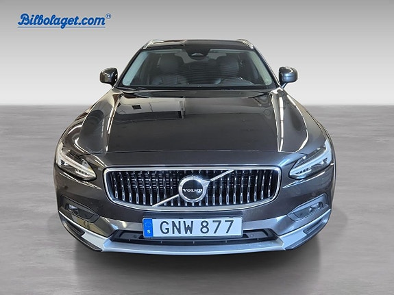 Volvo V90 Cross Country 2 of 11