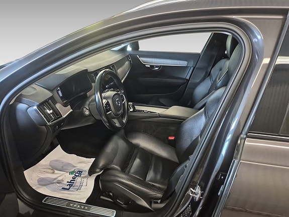 Volvo V90 Cross Country 8 of 11