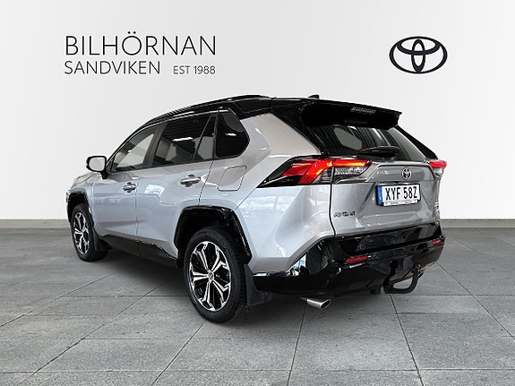 Toyota RAV4 3 of 13